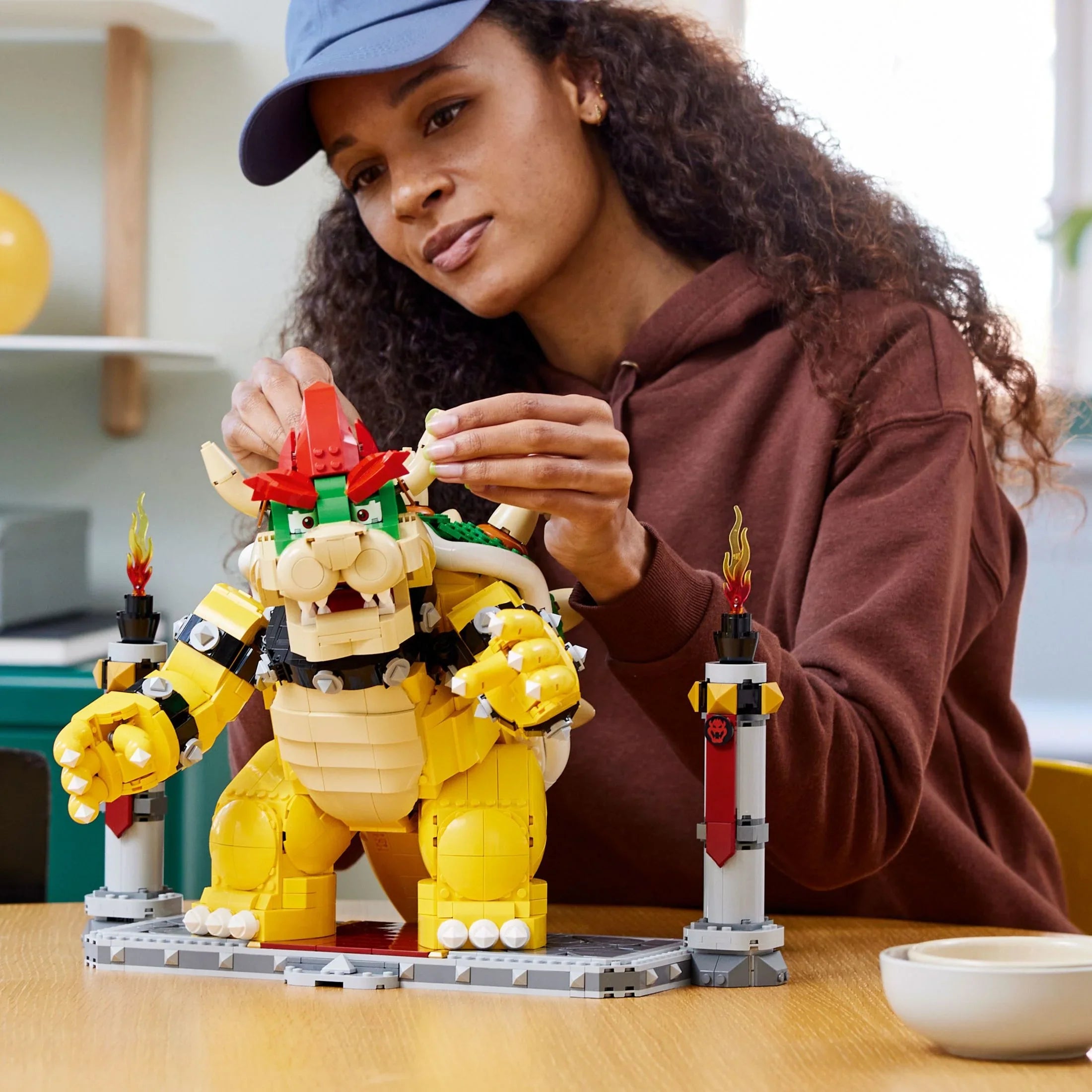 Super Mario The Mighty Bowser, 3D Build and Display Kit, Collectible Posable Character Figure with Battle Platform, Video Game Toy Idea for Fans of Super Mario Bros, 71411