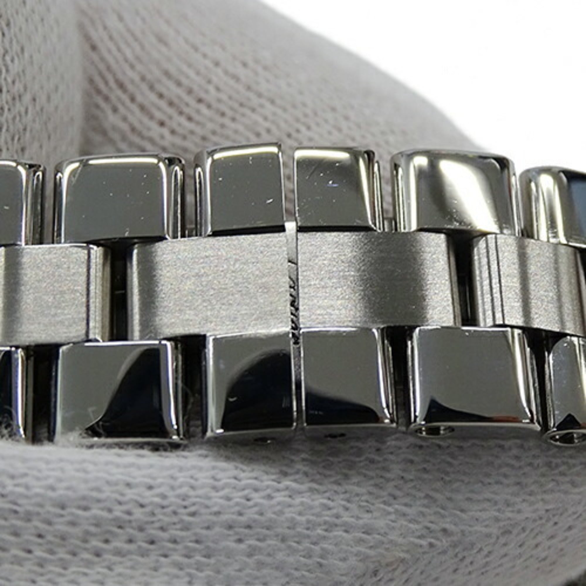 Pre-Owned Cartier Watch Ladies Roadster  Date Quartz Stainless Steel  W62016V3 Silver Polished (Fair)