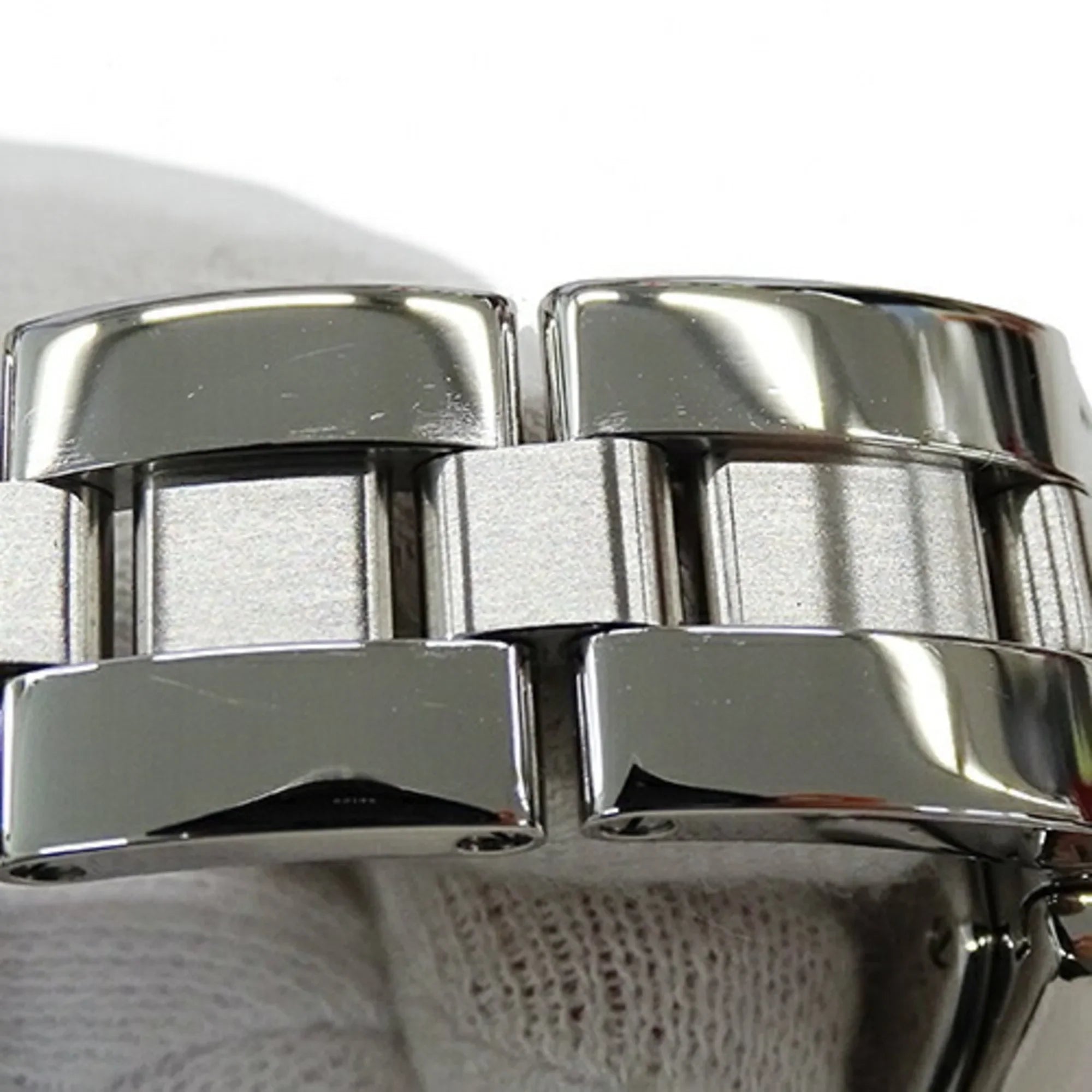 Pre-Owned Cartier Watch Ladies Roadster  Date Quartz Stainless Steel  W62016V3 Silver Polished (Fair)