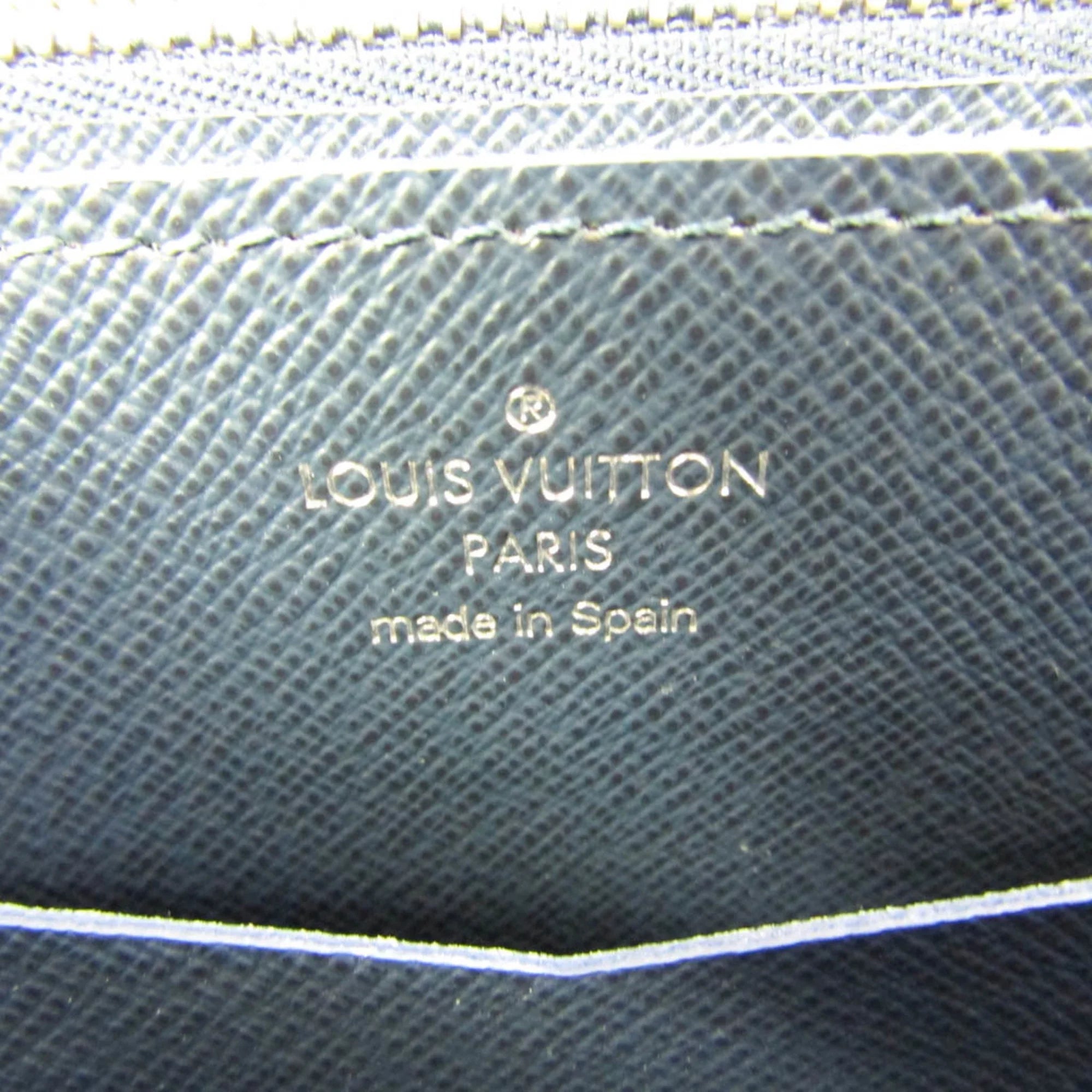 Pre-Owned Louis Vuitton Taiga Zippy  M64019 Men's Taiga Leather Long Wallet (bi-fold) Navy Blue (Good)