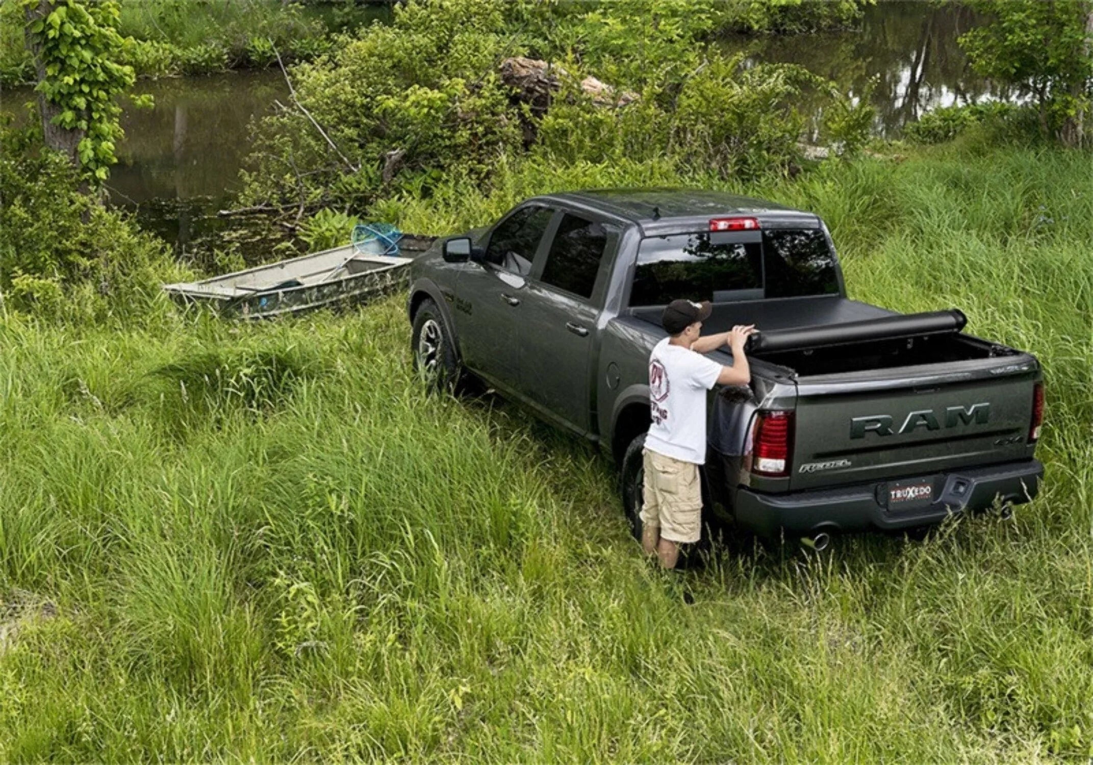 TruXedo Deuce Hybrid Truck Bed Tonneau Cover | 797101 | Fits 2004 - 2015 Nissan Titan w/ or w/o Track System 5' 7" Bed (67.1")