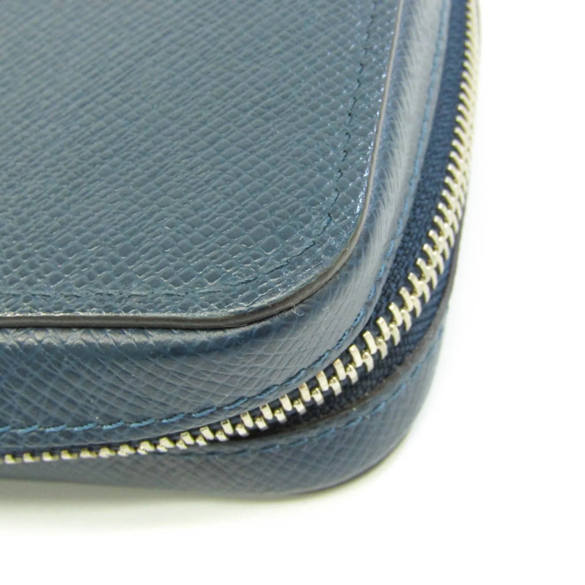 Pre-Owned Louis Vuitton Taiga Zippy  M64019 Men's Taiga Leather Long Wallet (bi-fold) Navy Blue (Good)