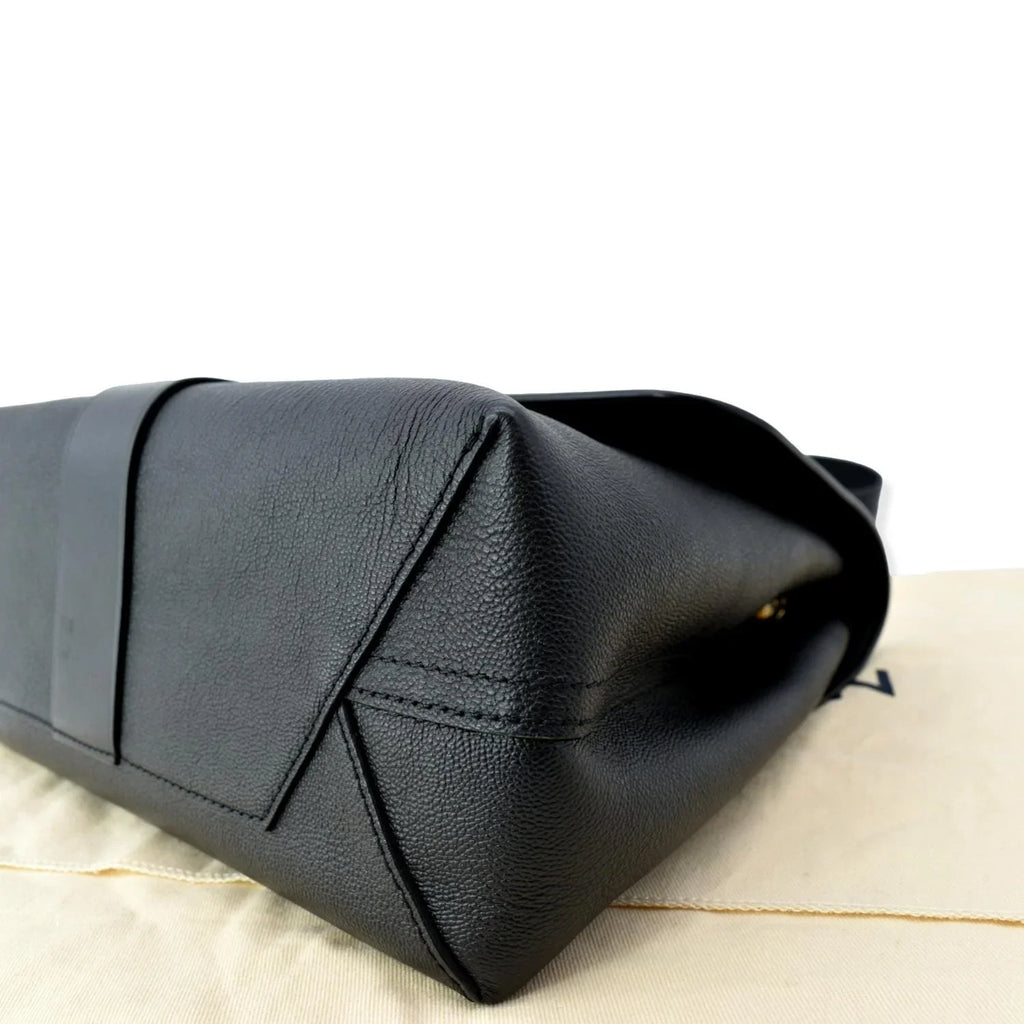 Pre-owned   Very One Handle Monogram Leather Shoulder Bag Black