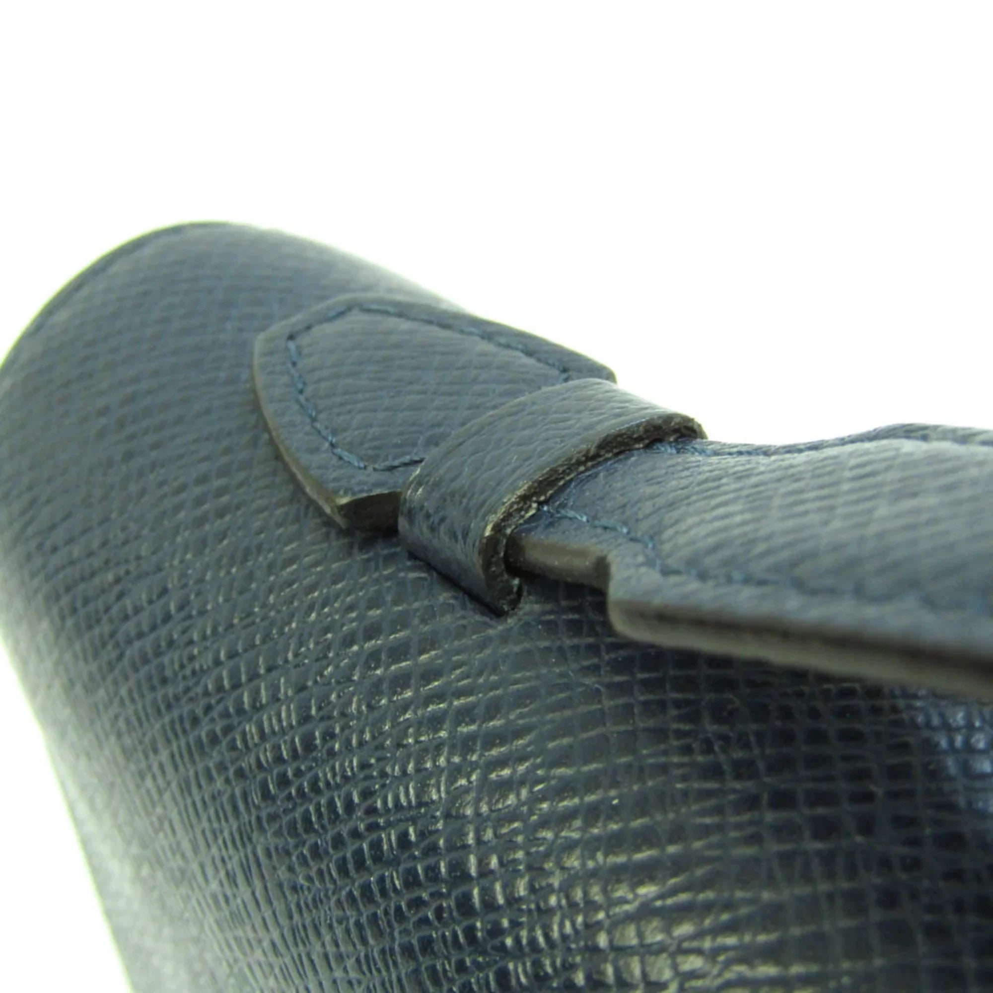 Pre-Owned Louis Vuitton Taiga Zippy  M64019 Men's Taiga Leather Long Wallet (bi-fold) Navy Blue (Good)