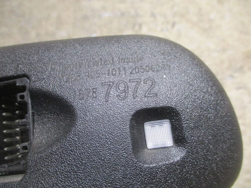 Pre-Owned Saturn Aura Buick Lucerne Rear View Mirror w/Auto Dim & Onstar   (Good)
