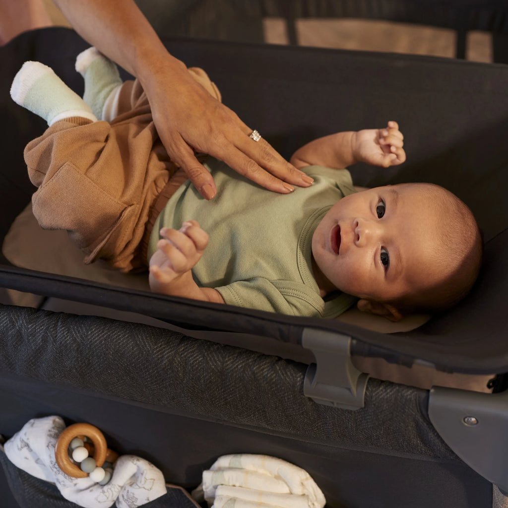 Monbebe Play Yard with Full Size Rocking Bassinet, Castle Point
