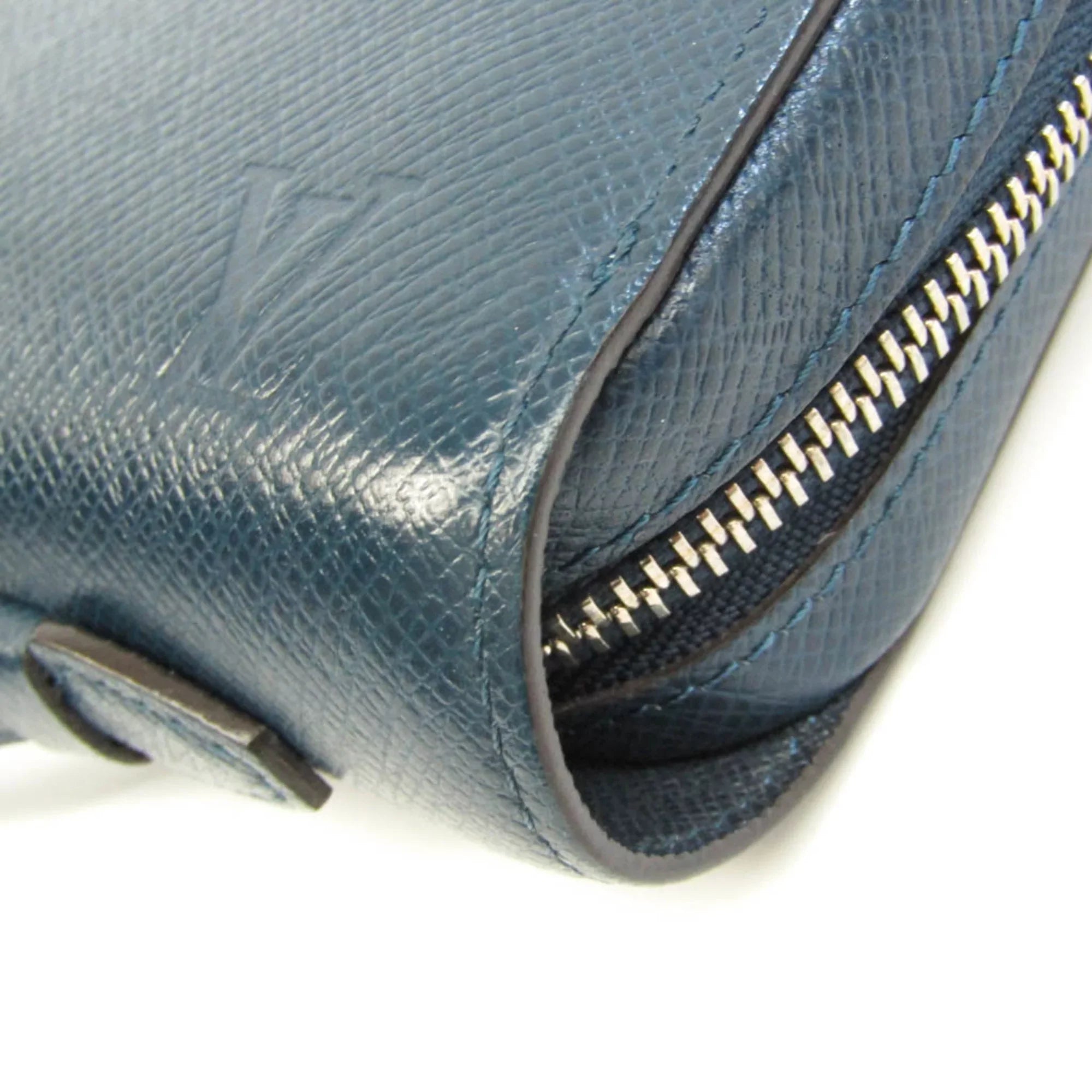 Pre-Owned Louis Vuitton Taiga Zippy  M64019 Men's Taiga Leather Long Wallet (bi-fold) Navy Blue (Good)