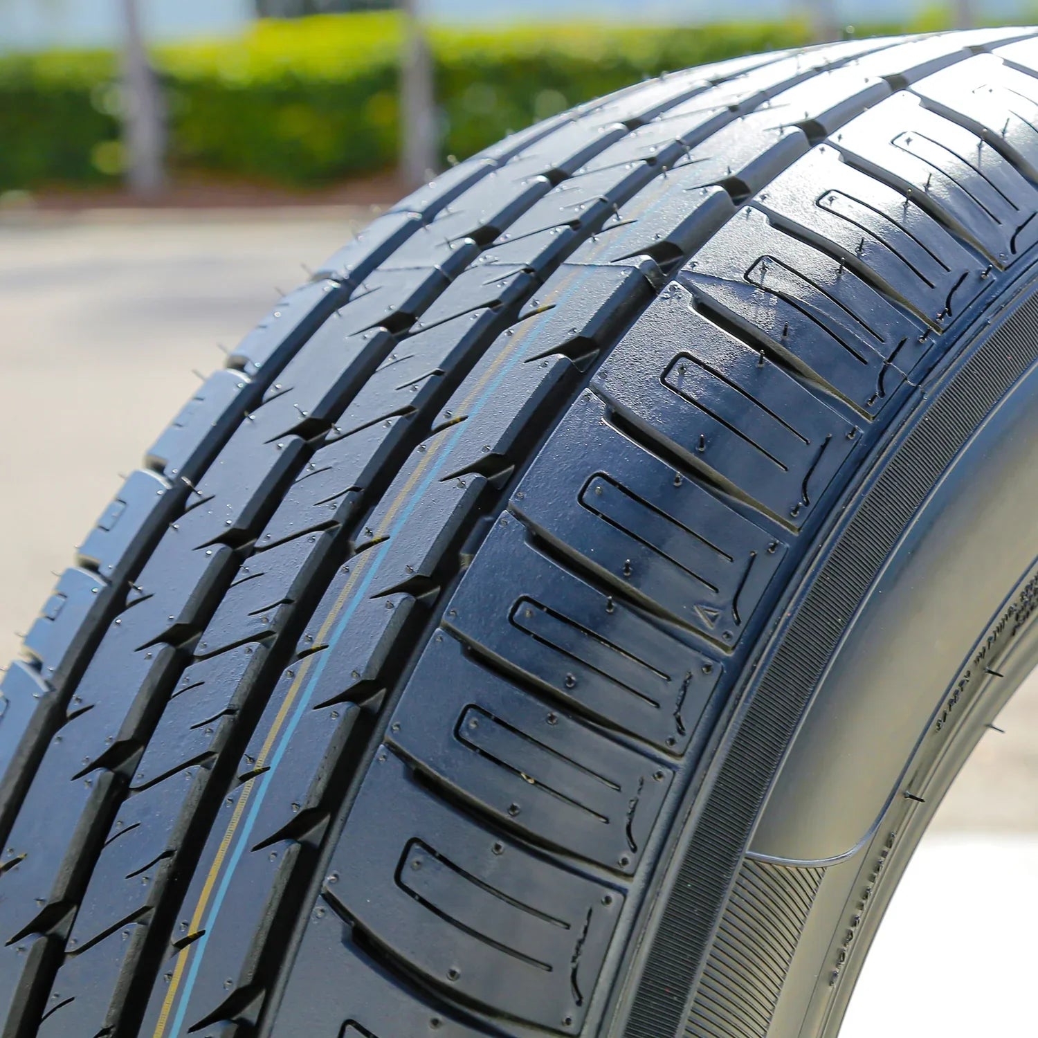 Armstrong Blu-Trac  215/65R17 99V A/S All Season Tire Fits: 2011-14 Ford Mustang Base, 2005-07 Chrysler 300 Touring