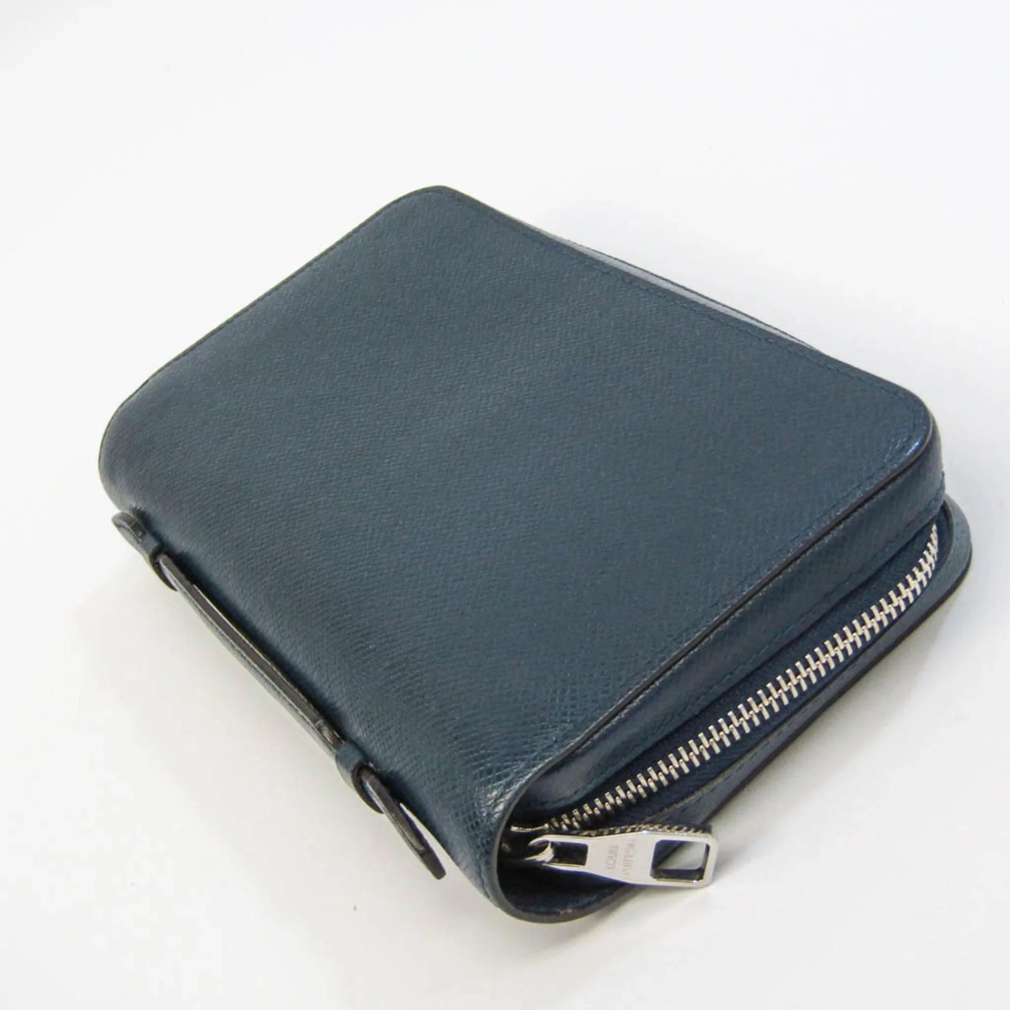 Pre-Owned Louis Vuitton Taiga Zippy  M64019 Men's Taiga Leather Long Wallet (bi-fold) Navy Blue (Good)