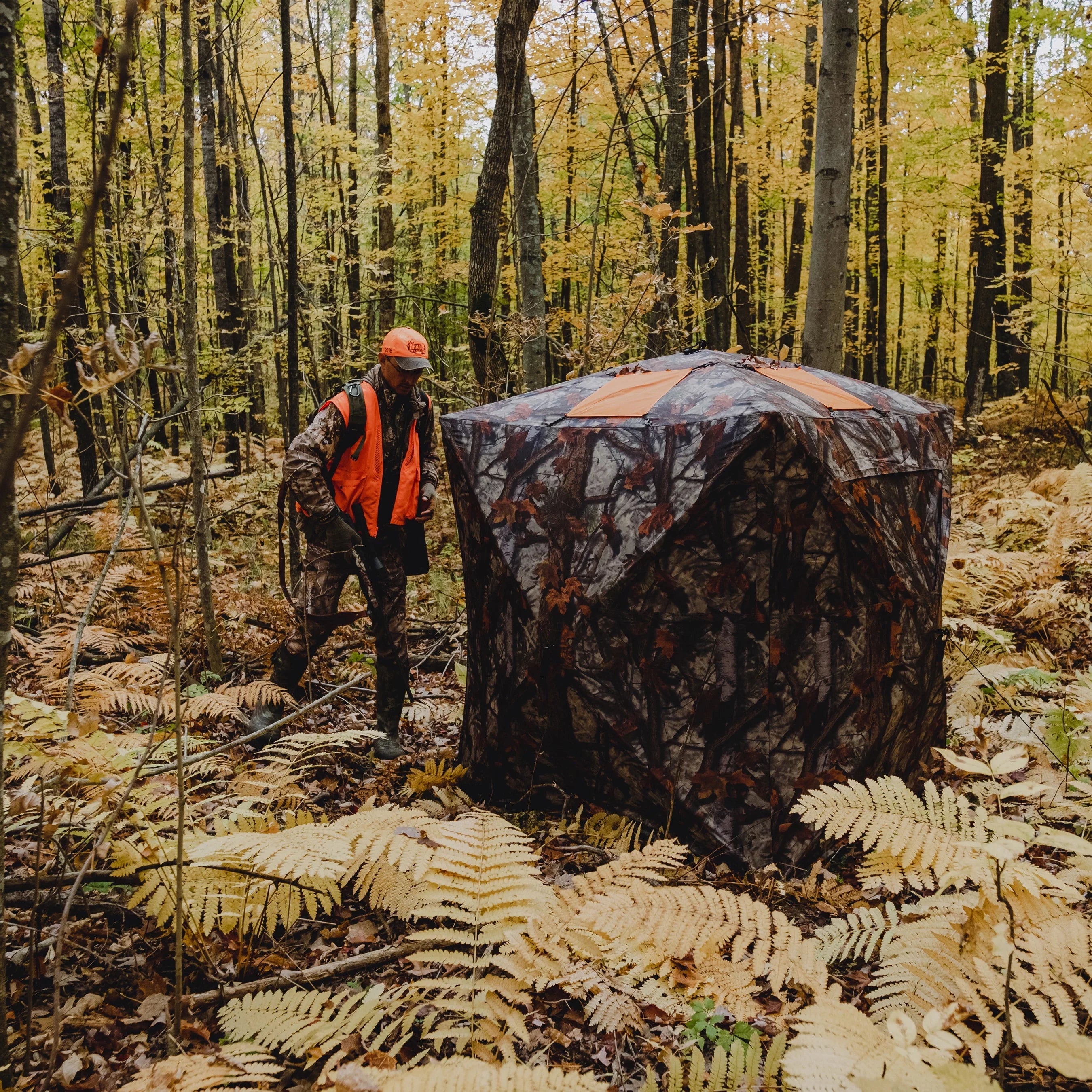 Barronett Blinds® Road Runner, Portable Hub Blind, 2-Person, Bloodtrail® Woodland, RR200BT