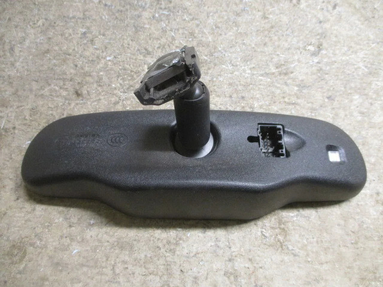 Pre-Owned Saturn Aura Buick Lucerne Rear View Mirror w/Auto Dim & Onstar   (Good)