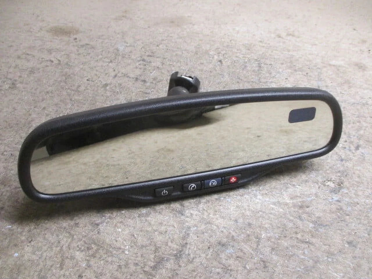Pre-Owned Saturn Aura Buick Lucerne Rear View Mirror w/Auto Dim & Onstar   (Good)